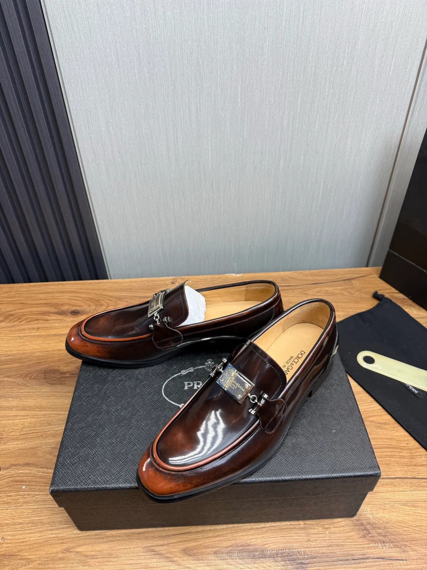 Factory price 520💰 Dolce&G .DG men's loafers👞 Classic and fashionable style, embellished with personalized DG logo. Imported cowhide, open-edge beaded cowhide, cowhide lining, original non-slip and wear-resistant outsole Size: 39-44 (customized at 38.45)